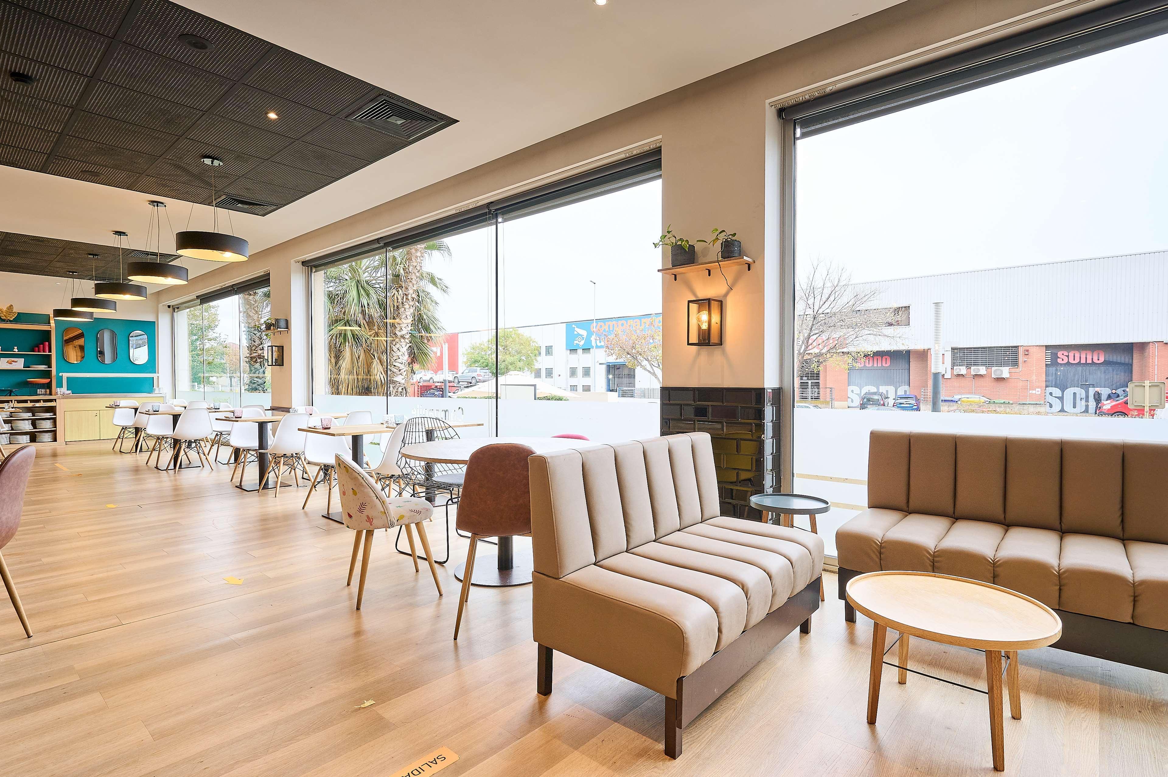 Travelodge Bcn Cornella Fira Корнелья де Лиобрегат Экстерьер фото