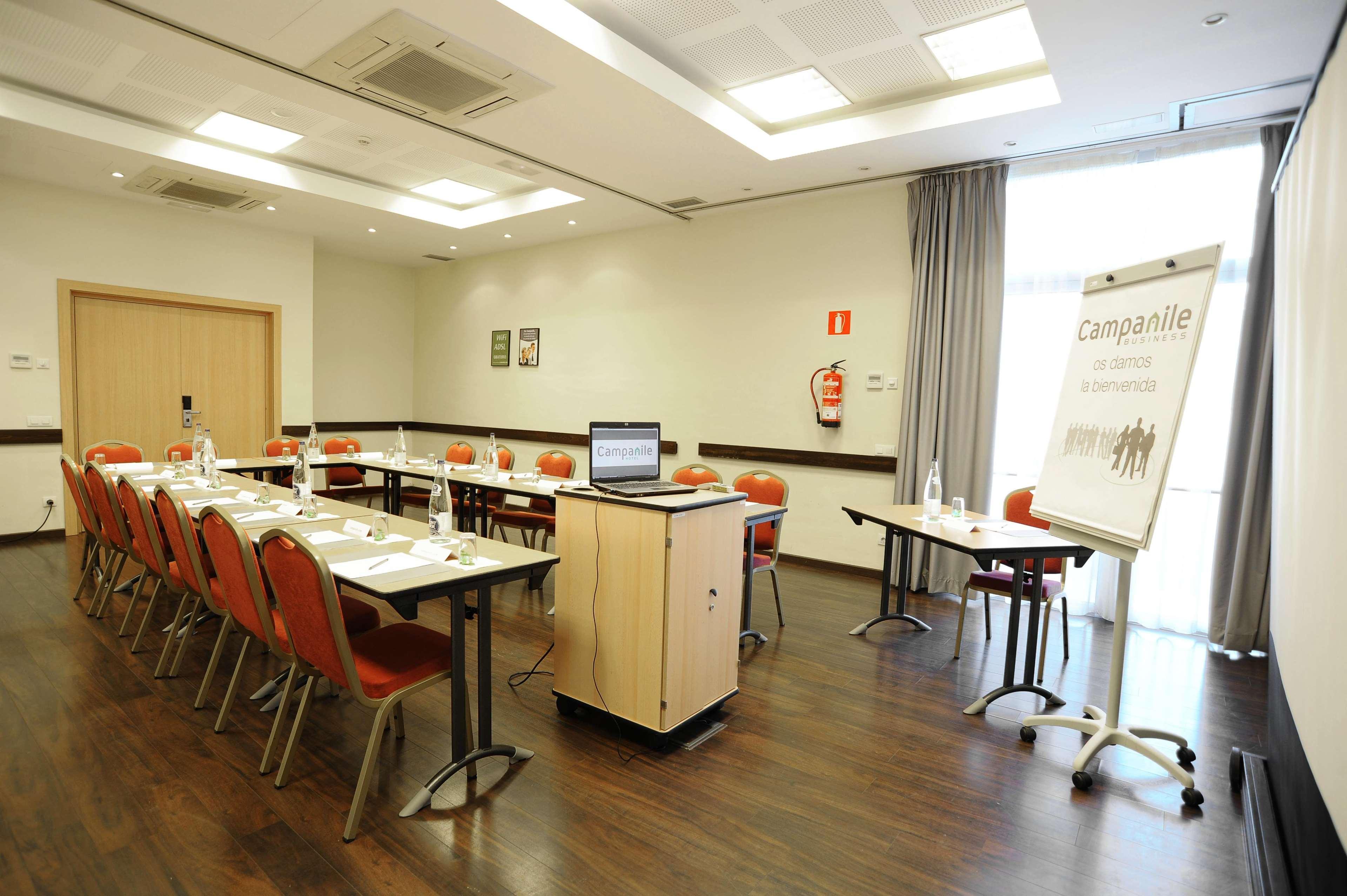 Travelodge Bcn Cornella Fira Корнелья де Лиобрегат Экстерьер фото