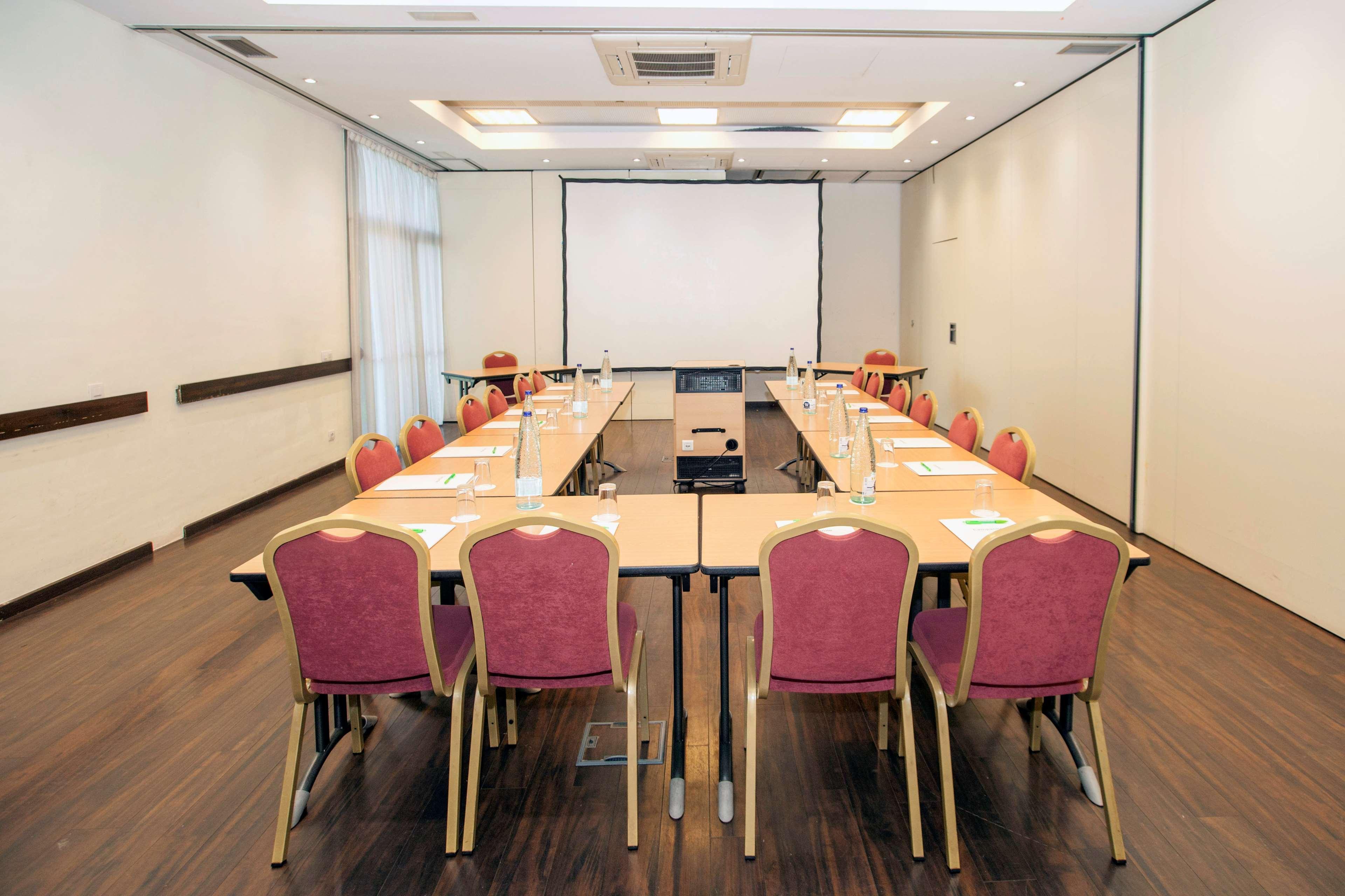 Travelodge Bcn Cornella Fira Корнелья де Лиобрегат Экстерьер фото