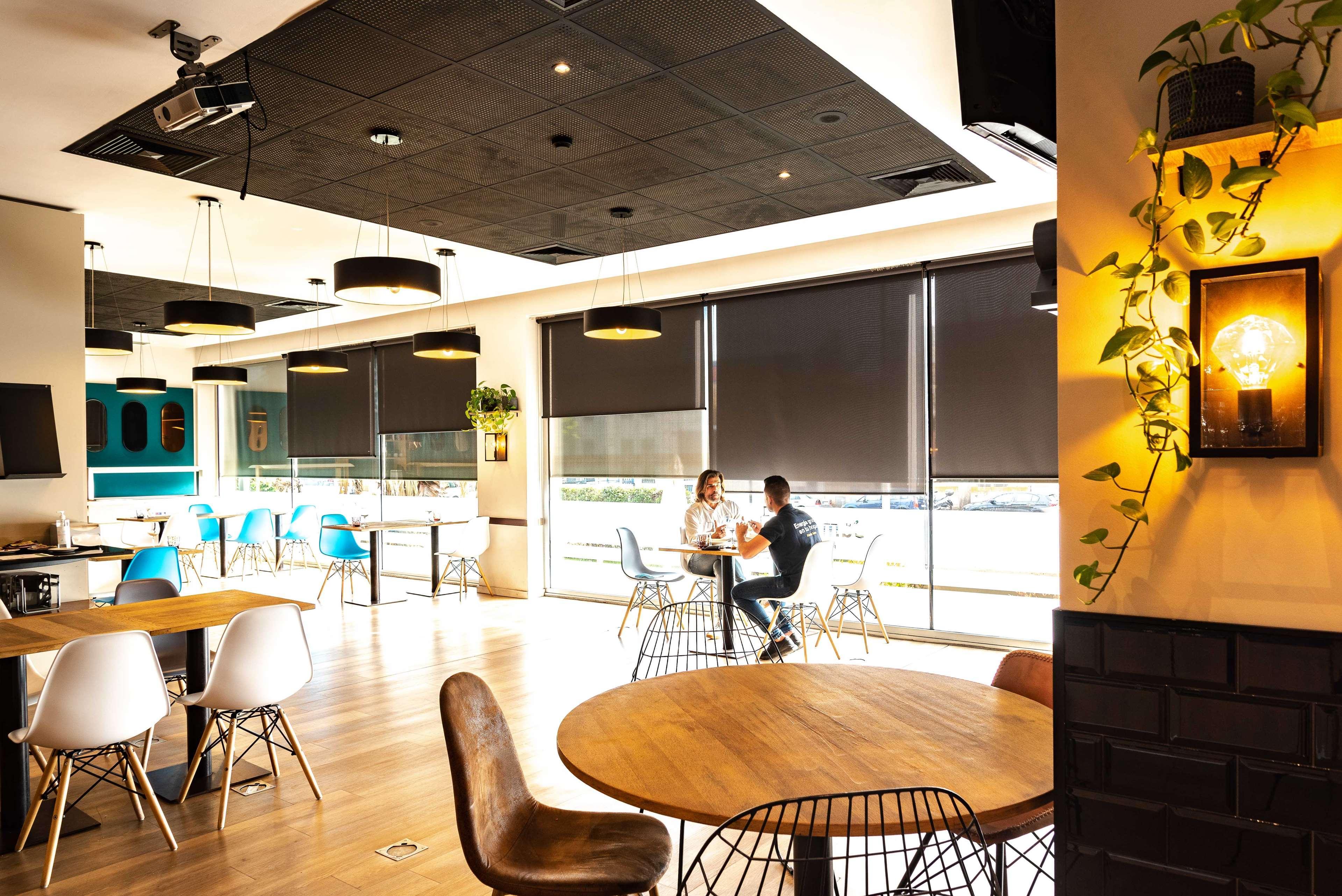 Travelodge Bcn Cornella Fira Корнелья де Лиобрегат Экстерьер фото