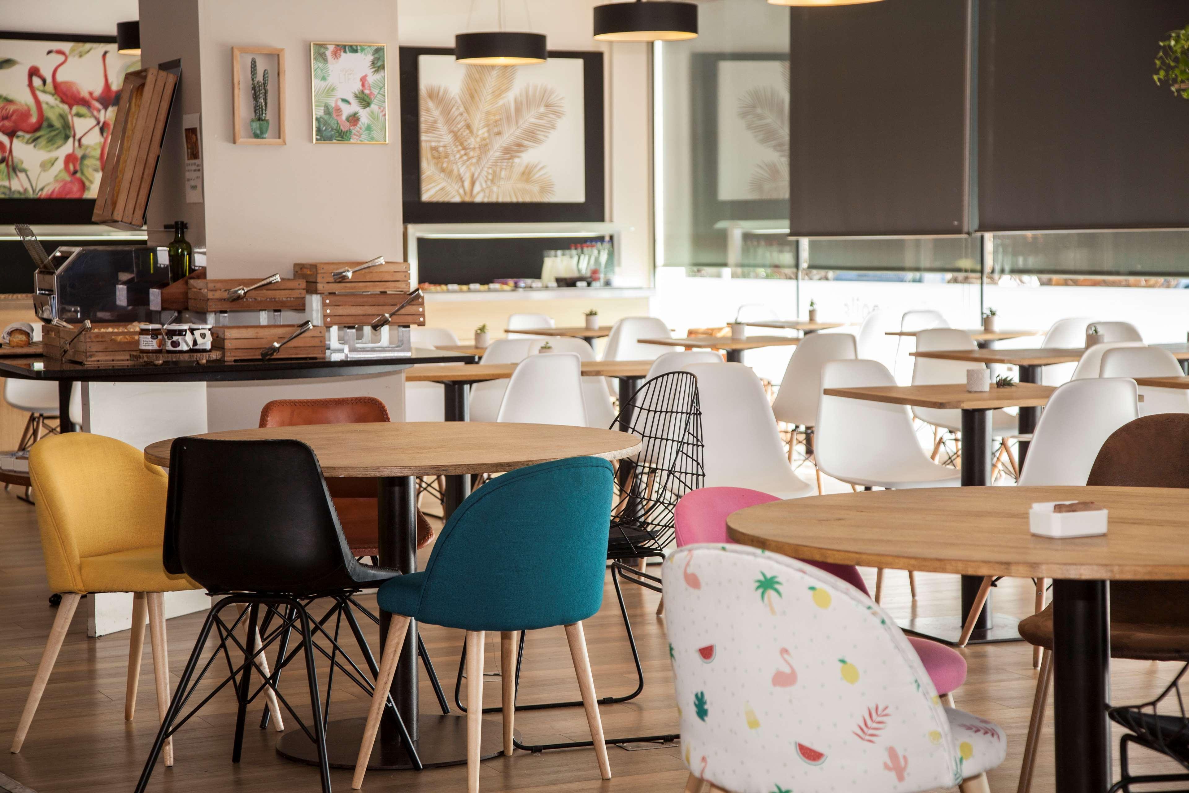 Travelodge Bcn Cornella Fira Корнелья де Лиобрегат Экстерьер фото