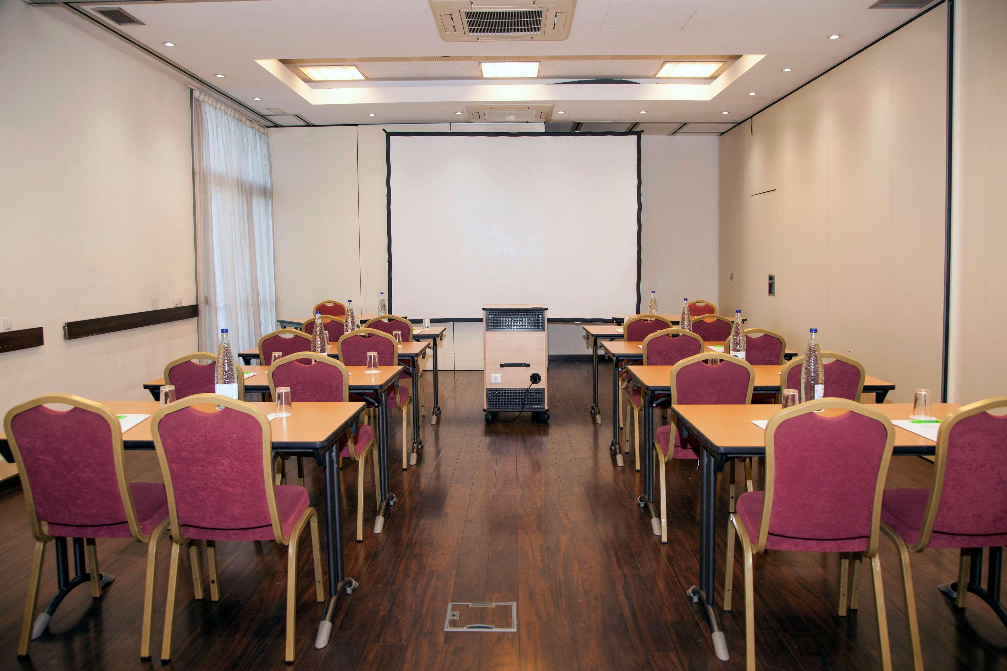 Travelodge Bcn Cornella Fira Корнелья де Лиобрегат Экстерьер фото