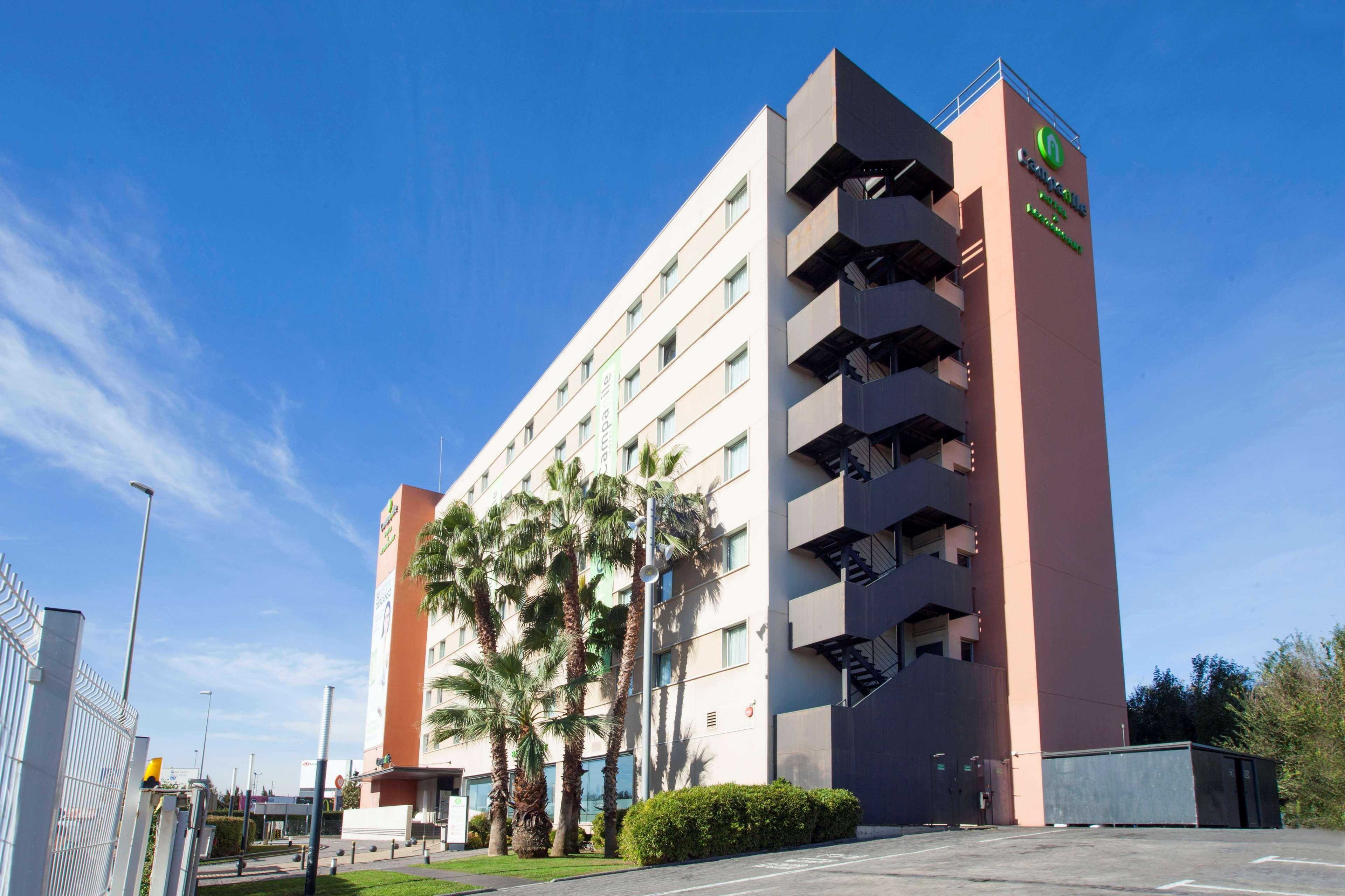 Travelodge Bcn Cornella Fira Корнелья де Лиобрегат Экстерьер фото