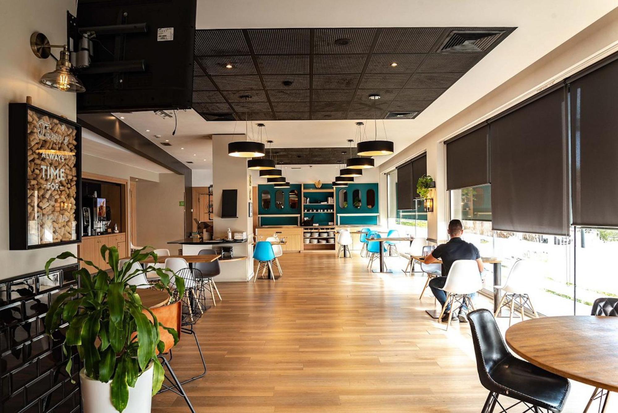 Travelodge Bcn Cornella Fira Корнелья де Лиобрегат Экстерьер фото