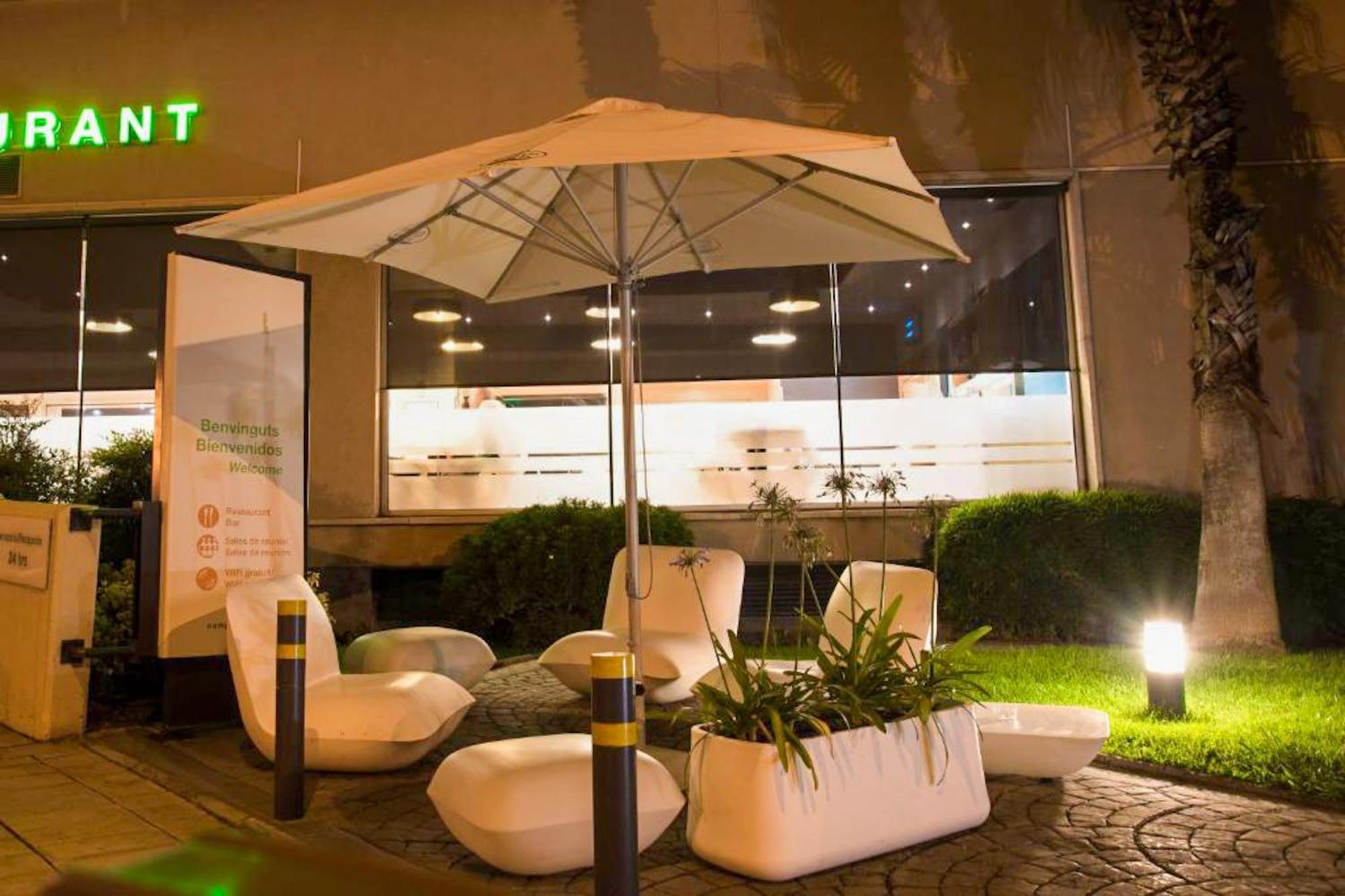 Travelodge Bcn Cornella Fira Корнелья де Лиобрегат Экстерьер фото