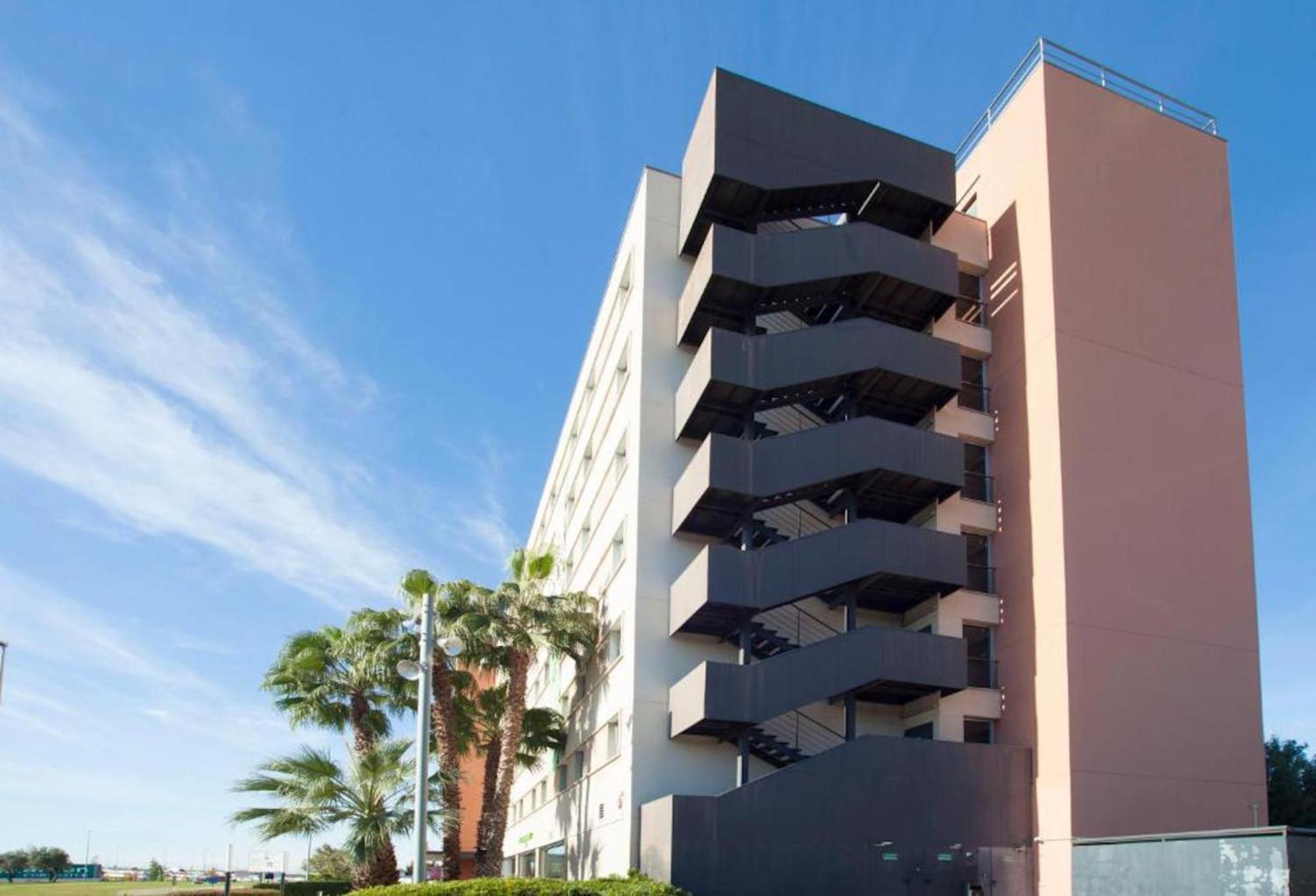 Travelodge Bcn Cornella Fira Корнелья де Лиобрегат Экстерьер фото