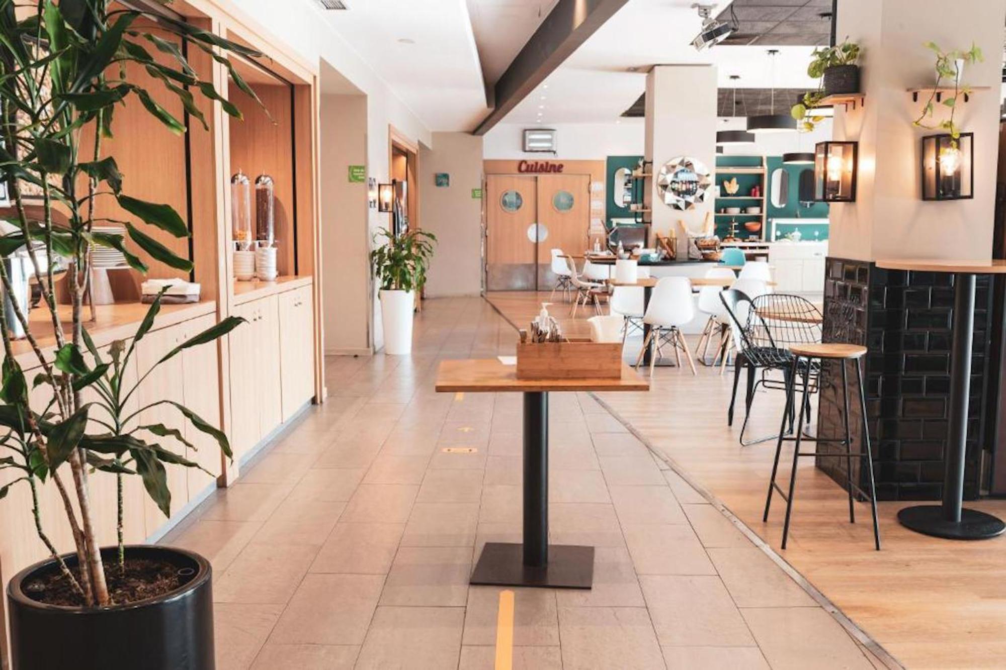 Travelodge Bcn Cornella Fira Корнелья де Лиобрегат Экстерьер фото