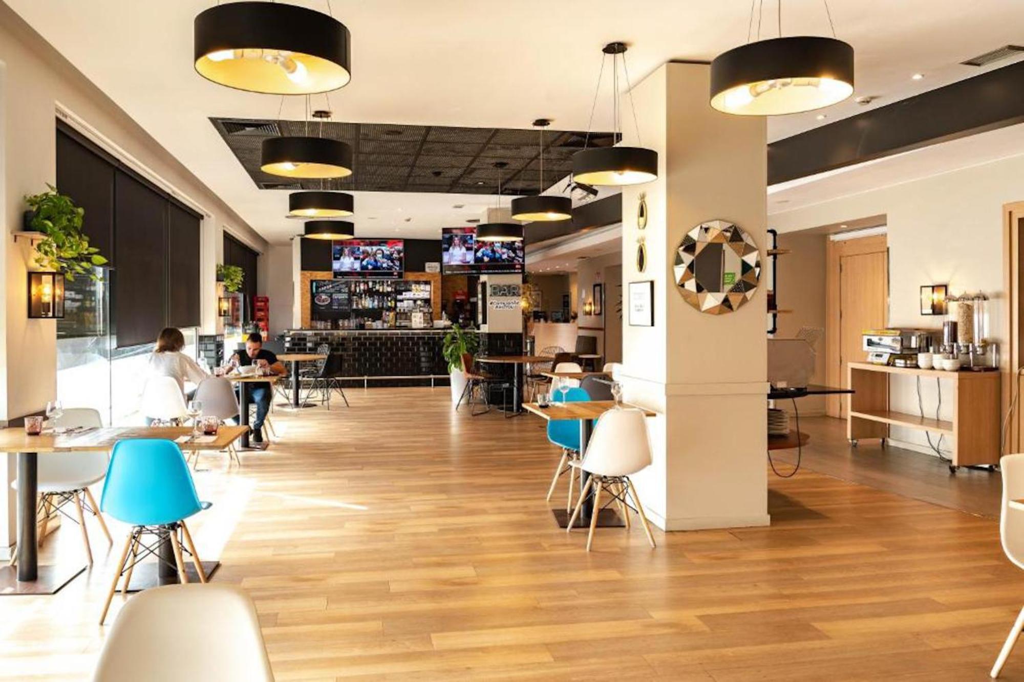 Travelodge Bcn Cornella Fira Корнелья де Лиобрегат Экстерьер фото